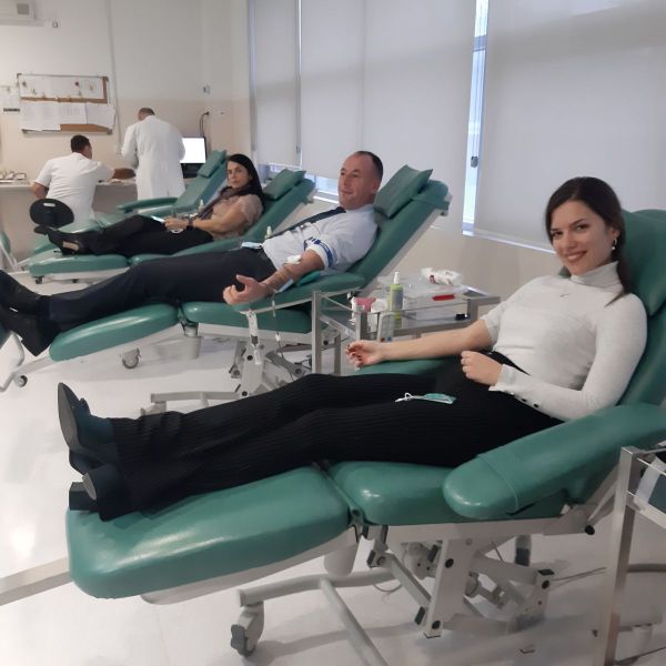 Nije teško postati heroj.  Daruj krv – poklon koji život znači!