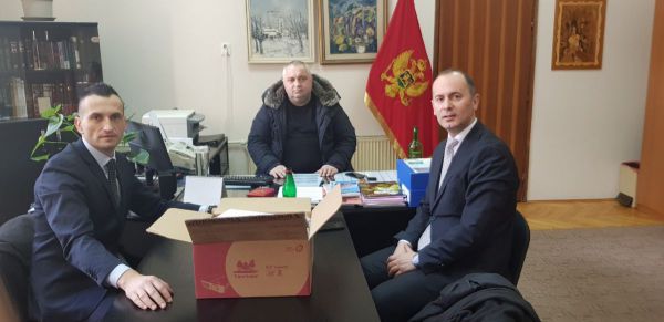 Sava osiguranje doniralo projektor OŠ Vuk Karadžić iz Berana