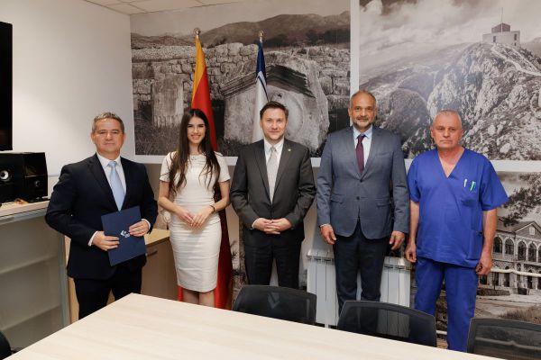 Sava osiguranje doniralo ginekološku stolicu prilagođenu ženama sa invaliditetom Klinici za ginekologiju i akušerstvo KCCG