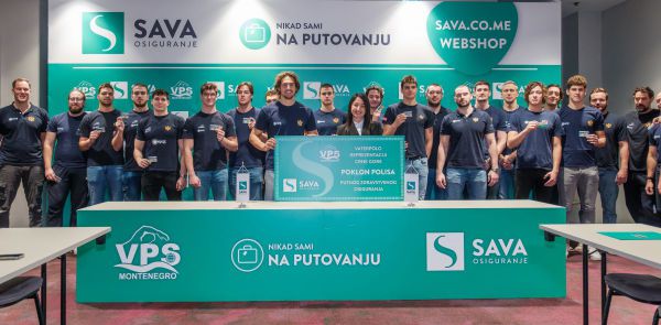 Sava osiguranje uručilo poklon kartice za putno zdravstveno osiguranje vaterpolo reprezentaciji Crne Gore pred Evropsko prvenstvo u januaru 2026.